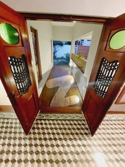 ڈی ایچ اے فیز 5 ڈی ایچ اے ڈیفینس,کراچی میں 5 کمروں کا 1 کنال مکان 4.0 لاکھ میں کرایہ پر دستیاب ہے۔