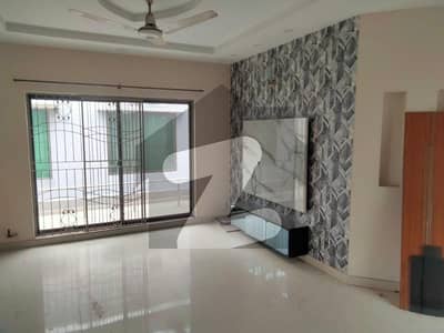 13 Marla Modern Well Maintain Prime Location House Available For Rent