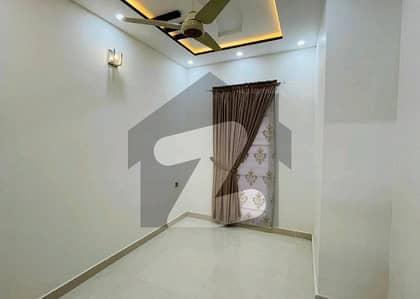 رئیل پام سٹی ایمن آباد موڑ,گوجرانوالہ میں 4 کمروں کا 5 مرلہ مکان 1.7 کروڑ میں برائے فروخت۔