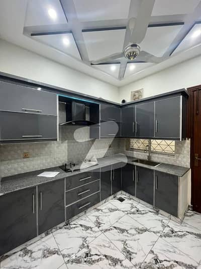 Prime Location House Of 10 Marla Available In Muhafiz Town