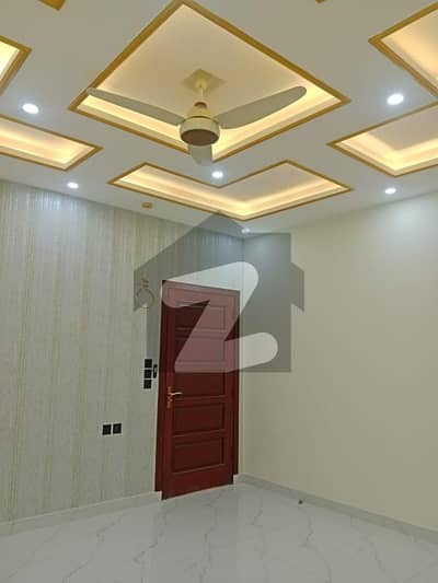 Prime Location 10 Marla House For sale Available In Wapda Town