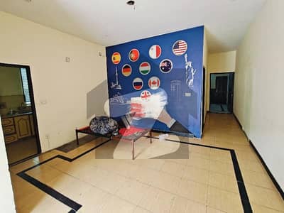 جوہر ٹاؤن فیز 2 جوہر ٹاؤن,لاہور میں 10 مرلہ دفتر 95.0 ہزار میں کرایہ پر دستیاب ہے۔