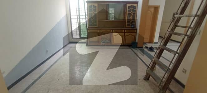 1 kanal 150 feet road commercial building single story 3 beds