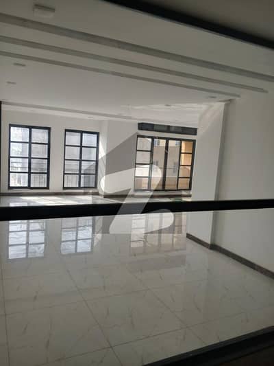 گلبرگ گرینز گلبرگ,اسلام آباد میں 8 مرلہ دفتر 2.8 لاکھ میں کرایہ پر دستیاب ہے۔