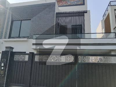 بحریہ ٹاؤن جاسمین بلاک بحریہ ٹاؤن سیکٹر سی,بحریہ ٹاؤن,لاہور میں 5 کمروں کا 10 مرلہ مکان 1.5 لاکھ میں کرایہ پر دستیاب ہے۔