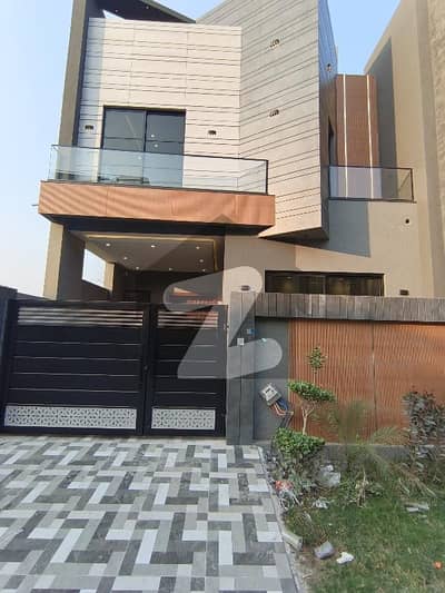 5 tripal story beautiful luxury hose for sale in Royal orchard Multan