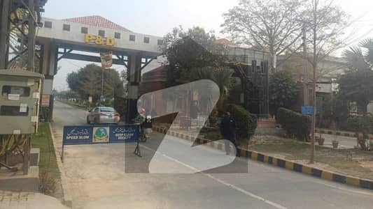 p&d socity 8 marla plot for sale next to corner gud location plot for sale