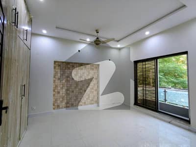 بحریہ آرچرڈ لاہور میں 5 کمروں کا 8 مرلہ مکان 95.0 ہزار میں کرایہ پر دستیاب ہے۔