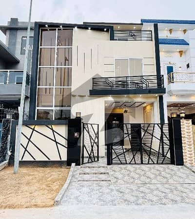 Prime Location House Of 5 Marla Is Available In Contemporary Neighborhood Of Citi Housing Society