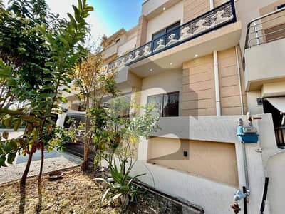 بحریہ ٹاؤن سیکٹرڈی بحریہ ٹاؤن,لاہور میں 3 کمروں کا 5 مرلہ مکان 85.0 ہزار میں کرایہ پر دستیاب ہے۔