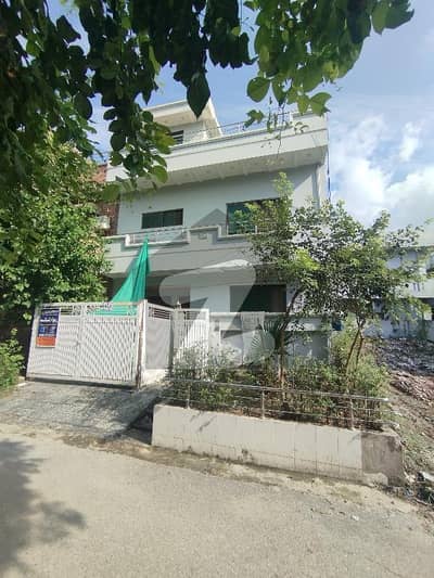 جی ۔ 13 اسلام آباد میں 4 کمروں کا 4 مرلہ مکان 3.0 کروڑ میں برائے فروخت۔