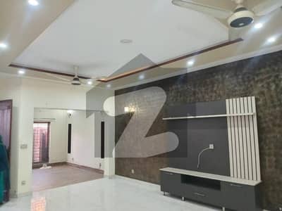 ایل ڈی اے ایوینیو لاہور میں 2 کمروں کا 10 مرلہ زیریں پورشن 65.0 ہزار میں کرایہ پر دستیاب ہے۔