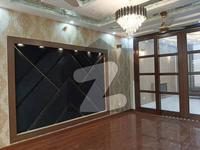 بحریہ ٹاؤن سیکٹر ای بحریہ ٹاؤن,لاہور میں 2 کمروں کا 10 مرلہ زیریں پورشن 80.0 ہزار میں کرایہ پر دستیاب ہے۔