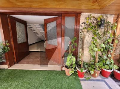 ایف ۔ 6 اسلام آباد میں 6 کمروں کا 2 کنال مکان 10.0 لاکھ میں کرایہ پر دستیاب ہے۔