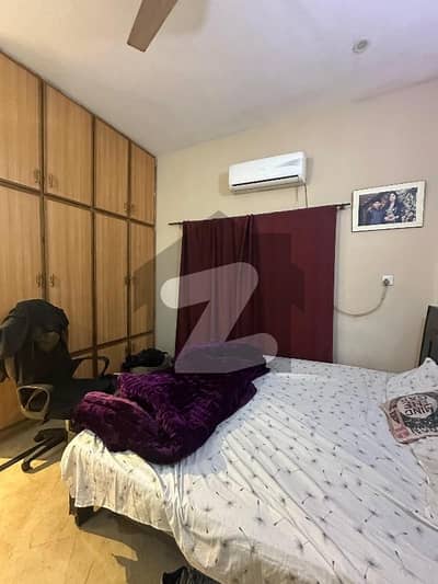 پی سی ایس آئی آر سٹاف کالونی لاہور میں 5 کمروں کا 8 مرلہ مکان 2.85 کروڑ میں برائے فروخت۔