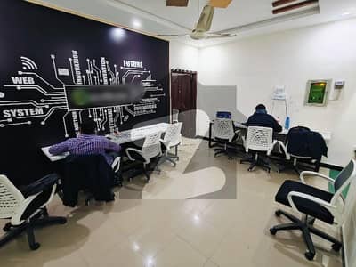 جوہر ٹاؤن فیز 2 جوہر ٹاؤن,لاہور میں 3 مرلہ دفتر 45.0 ہزار میں کرایہ پر دستیاب ہے۔