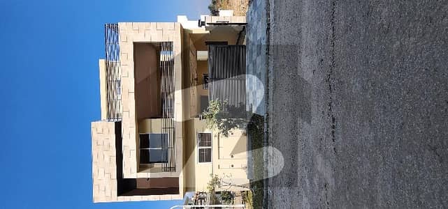 گلبرگ ریزیڈنشیا - بلاک ایل گلبرگ ریزیڈنشیا,گلبرگ,اسلام آباد میں 4 کمروں کا 7 مرلہ مکان 3.9 کروڑ میں برائے فروخت۔