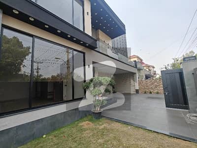 1 Kanal House Cinema 5 bedroom For Sale Hot Location 1 Kanal House Cinema 5 bedroom For Sale Hot Location