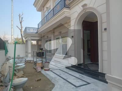 1 KANAL BRAND NEW UPPER PORTION AVAILABLE FOR RENT IN I-8