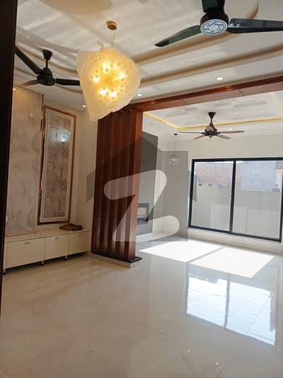 ڈی ایچ اے 9 ٹاؤن ڈیفنس (ڈی ایچ اے),لاہور میں 3 کمروں کا 5 مرلہ مکان 90.0 ہزار میں کرایہ پر دستیاب ہے۔