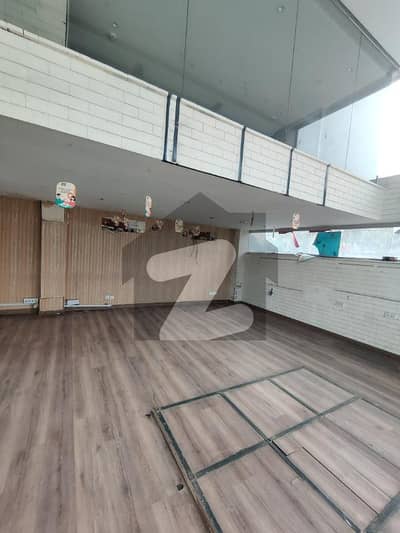 ڈی ایچ اے فیز 3 - بلاک وائے فیز 3,ڈیفنس (ڈی ایچ اے),لاہور میں 5 کمروں کا 4 مرلہ عمارت 8.0 لاکھ میں کرایہ پر دستیاب ہے۔