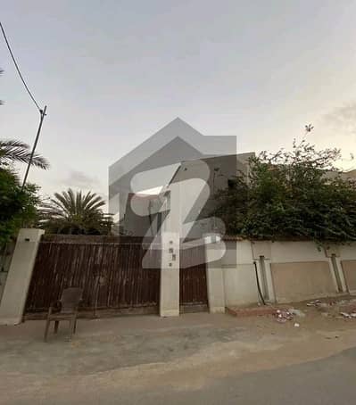 1000 Sqyd Corner Old Bungalow Near Sultan Masjid For Sale