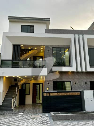 جناح گارڈنز فیز 1 جناح گارڈنز,ایف ای سی ایچ ایس,اسلام آباد میں 4 کمروں کا 5 مرلہ مکان 2.75 کروڑ میں برائے فروخت۔