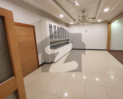 ایف ۔ 6 اسلام آباد میں 6 کمروں کا 2 کنال مکان 9.5 لاکھ میں کرایہ پر دستیاب ہے۔