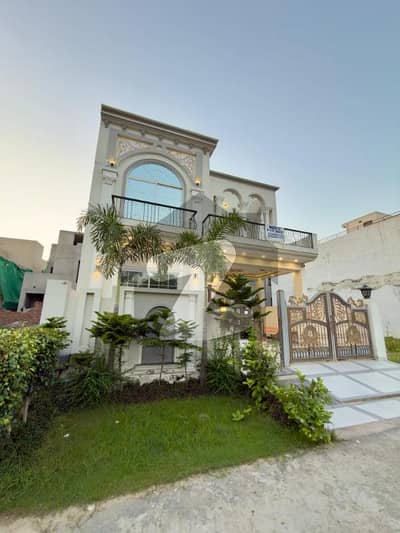 ڈی ایچ اے 9 ٹاؤن ۔ بلاک اے ڈی ایچ اے 9 ٹاؤن,ڈیفنس (ڈی ایچ اے),لاہور میں 3 کمروں کا 5 مرلہ مکان 4.25 کروڑ میں برائے فروخت۔