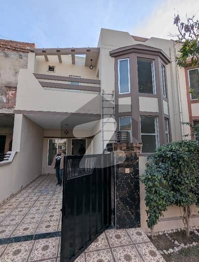 لیک سٹی - سیکٹر M7 - بلاک بی لیک سٹی ۔ سیکٹرایم ۔ 7,لیک سٹی,رائیونڈ روڈ,لاہور میں 3 کمروں کا 5 مرلہ مکان 2.1 کروڑ میں برائے فروخت۔