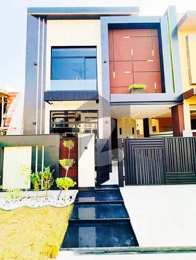 5 MARLA MODERN HOUSE FOR SALE IN DHA 9 TOWN.