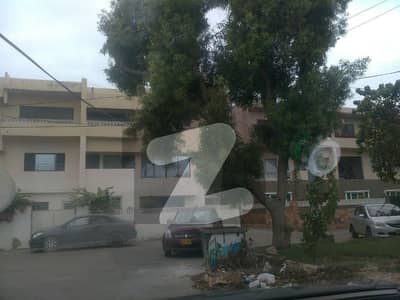 سِی ویو اپارٹمنٹس کراچی میں 3 کمروں کا 10 مرلہ فلیٹ 6.5 کروڑ میں برائے فروخت۔