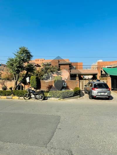 ویلینشیاء ہاؤسنگ سوسائٹی لاہور میں 5 کمروں کا 1 کنال مکان 4.8 کروڑ میں برائے فروخت۔