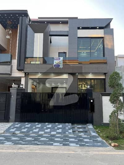 ڈی ایچ اے 9 ٹاؤن ۔ بلاک اے ڈی ایچ اے 9 ٹاؤن,ڈیفنس (ڈی ایچ اے),لاہور میں 3 کمروں کا 5 مرلہ مکان 95.0 ہزار میں کرایہ پر دستیاب ہے۔