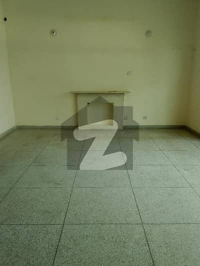 ویسٹریج راولپنڈی میں 5 کمروں کا 1 کنال مکان 3.75 لاکھ میں کرایہ پر دستیاب ہے۔