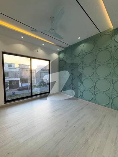 5 MARLA MODERN HOUSE FOR SALE IN DHA 9 TOWN.