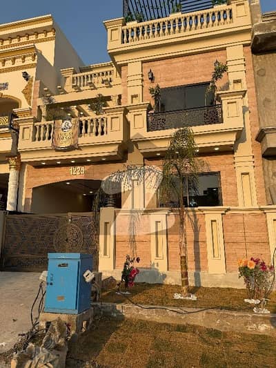 فیصل ٹاؤن - ایف ۔ 18 اسلام آباد میں 4 کمروں کا 5 مرلہ مکان 2.9 کروڑ میں برائے فروخت۔