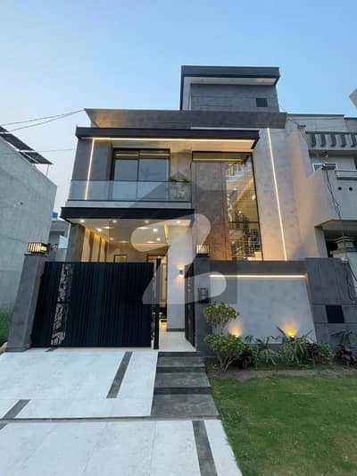 ڈی ایچ اے فیز 6 - بلاک ڈی فیز 6,ڈیفنس (ڈی ایچ اے),لاہور میں 3 کمروں کا 5 مرلہ مکان 1.0 لاکھ میں کرایہ پر دستیاب ہے۔