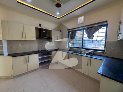 بحریہ ٹاؤن فیز 8 ۔ بلاک بی بحریہ ٹاؤن فیز 8,بحریہ ٹاؤن راولپنڈی,راولپنڈی میں 3 کمروں کا 10 مرلہ مکان 60.0 ہزار میں کرایہ پر دستیاب ہے۔