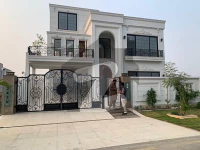 1 KANAL LUXURIOUS & GRACEFUL HOUSE FOR SALE IN DHA PHASE 8