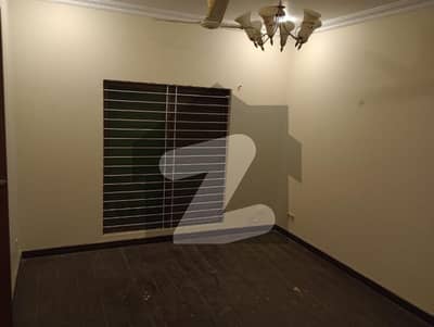 ڈی ایچ اے فیز 8 - زون اے ڈی ایچ اے فیز 8,ڈی ایچ اے ڈیفینس,کراچی میں 5 کمروں کا 1 کنال مکان 15.5 کروڑ میں برائے فروخت۔