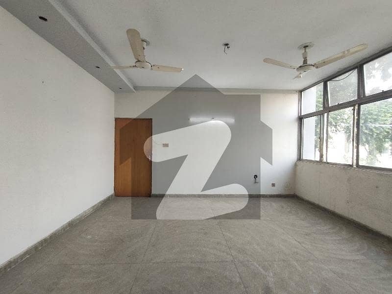 10-Marla 3-Bedrooms Apartment Available For Sale in Askari-1 Lahore Cantt. 10-Marla 3-Bedrooms Apartment Available For Sale in Askari-1 Lahore Cantt.