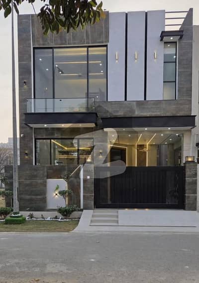 ڈی ایچ اے 9 ٹاؤن ۔ بلاک سی ڈی ایچ اے 9 ٹاؤن,ڈیفنس (ڈی ایچ اے),لاہور میں 3 کمروں کا 5 مرلہ مکان 3.1 کروڑ میں برائے فروخت۔