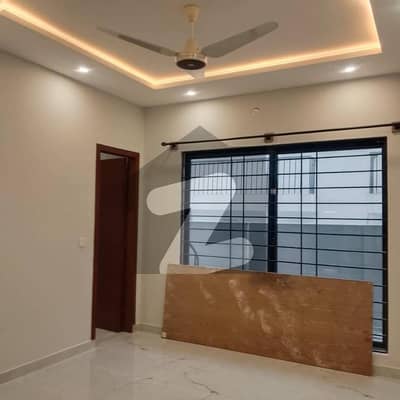 بحریہ ٹاؤن فیز 8 ۔ بلاک ای بحریہ ٹاؤن فیز 8,بحریہ ٹاؤن راولپنڈی,راولپنڈی میں 5 کمروں کا 10 مرلہ مکان 1.4 لاکھ میں کرایہ پر دستیاب ہے۔