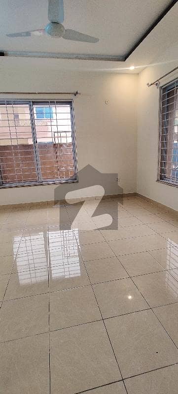 ایم پی سی ایچ ایس ۔ ملٹی گارڈنز بی ۔ 17,اسلام آباد میں 4 کمروں کا 8 مرلہ مکان 1.15 لاکھ میں کرایہ پر دستیاب ہے۔