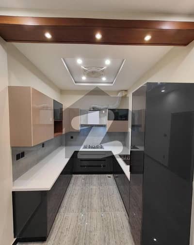 فیصل ٹاؤن - ایف ۔ 18 اسلام آباد میں 5 کمروں کا 8 مرلہ مکان 3.15 کروڑ میں برائے فروخت۔