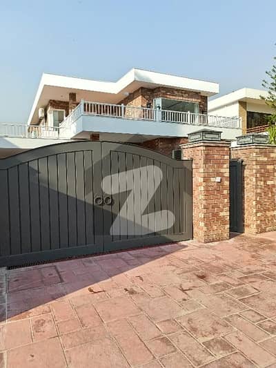 ایف ۔ 10 اسلام آباد میں 5 کمروں کا 1 کنال مکان 4.0 لاکھ میں کرایہ پر دستیاب ہے۔