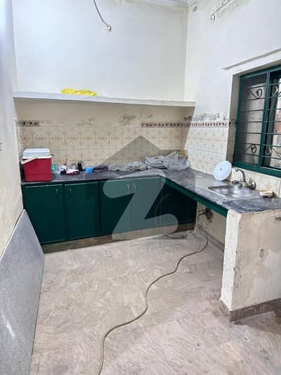 2.5 Marla Ground Portion available For Rent (Koray Stop)