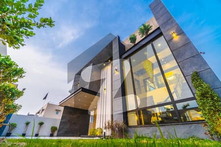 ڈی ایچ اے فیز 6 - بلاک سی فیز 6,ڈیفنس (ڈی ایچ اے),لاہور میں 6 کمروں کا 1 کنال مکان 7.78 کروڑ میں برائے فروخت۔