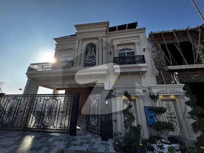 ڈی ایچ اے فیز 1 ۔ سیکٹر بی1 ڈی ایچ اے فیز 1,ڈی ایچ اے ڈیفینس,ملتان میں 5 کمروں کا 10 مرلہ مکان 3.6 کروڑ میں برائے فروخت۔